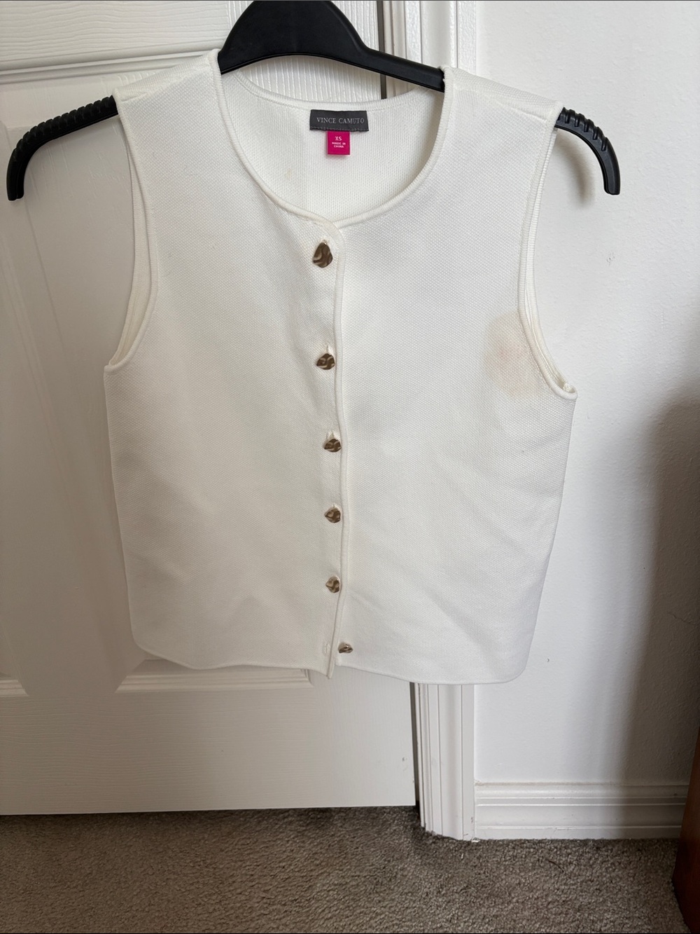 Vince camero Ivory Sleeveless Button-Front Knit Shell with Gold Buttons